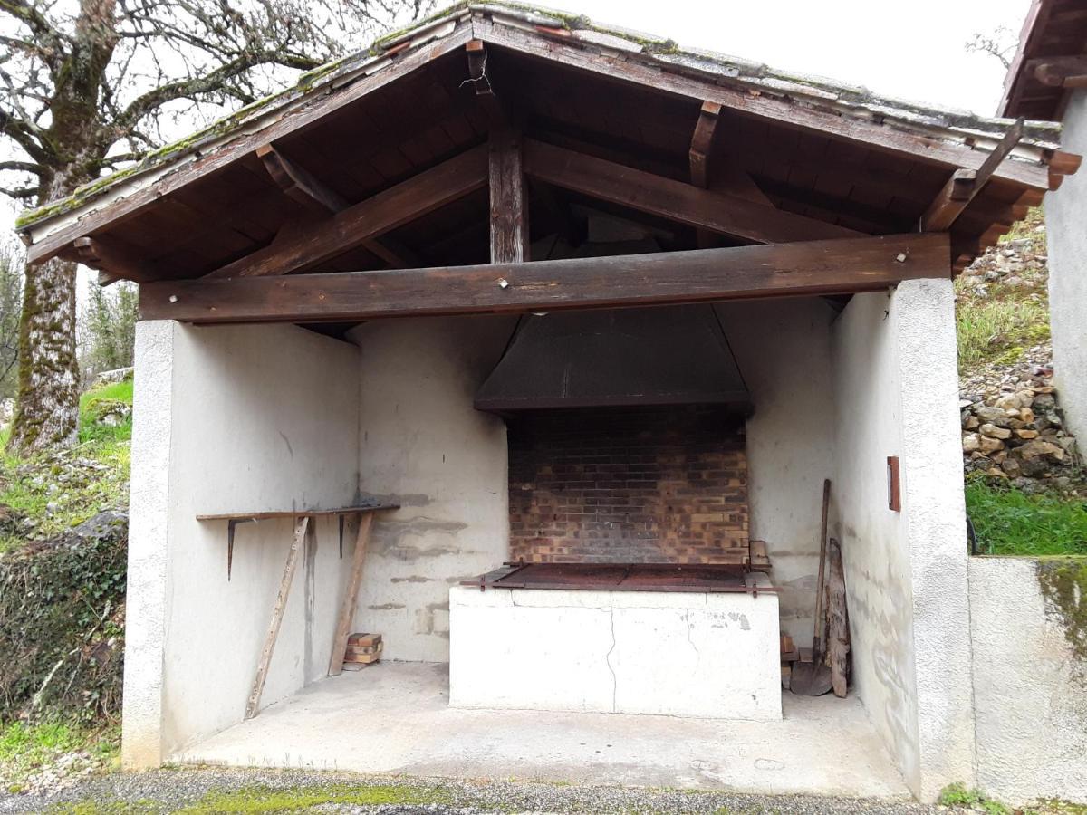 Les Charmes Du Lac Esclauzels Exterior foto