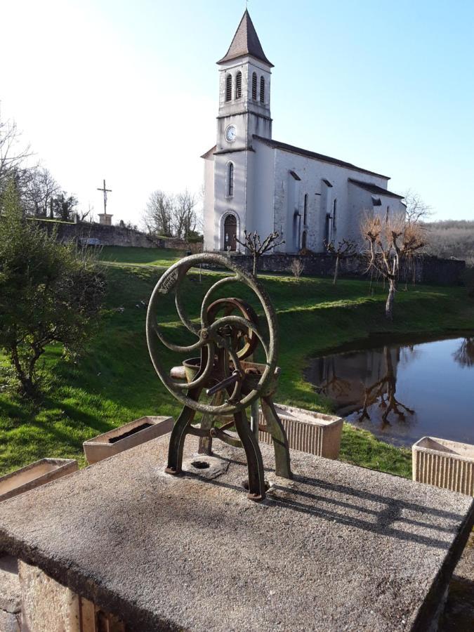 Les Charmes Du Lac Esclauzels Exterior foto