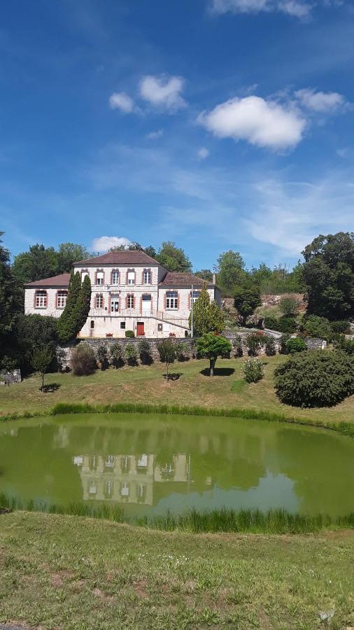 Les Charmes Du Lac Esclauzels Exterior foto
