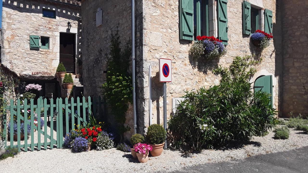Les Charmes Du Lac Esclauzels Exterior foto